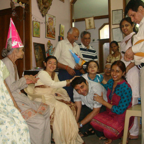 SELFLESS SERVICES: Old Age Homes